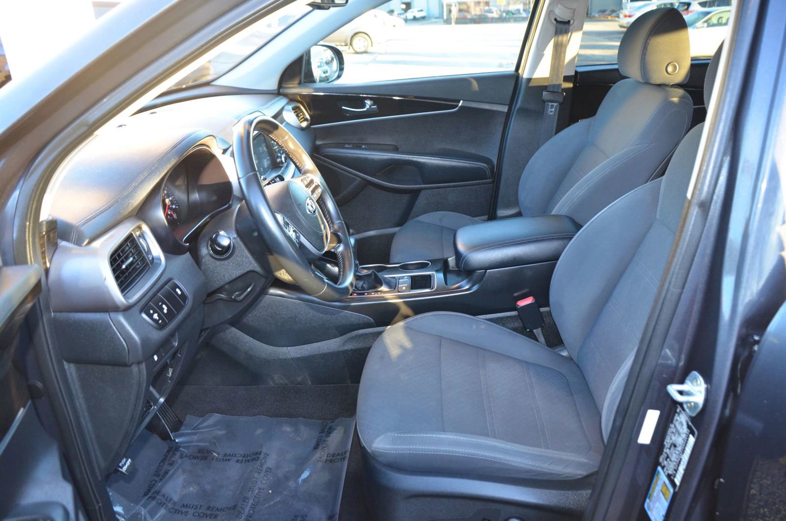 Used 2019 Kia Sorento LX Sport Utility 4D w/ LX V6 Convenience Package image 7