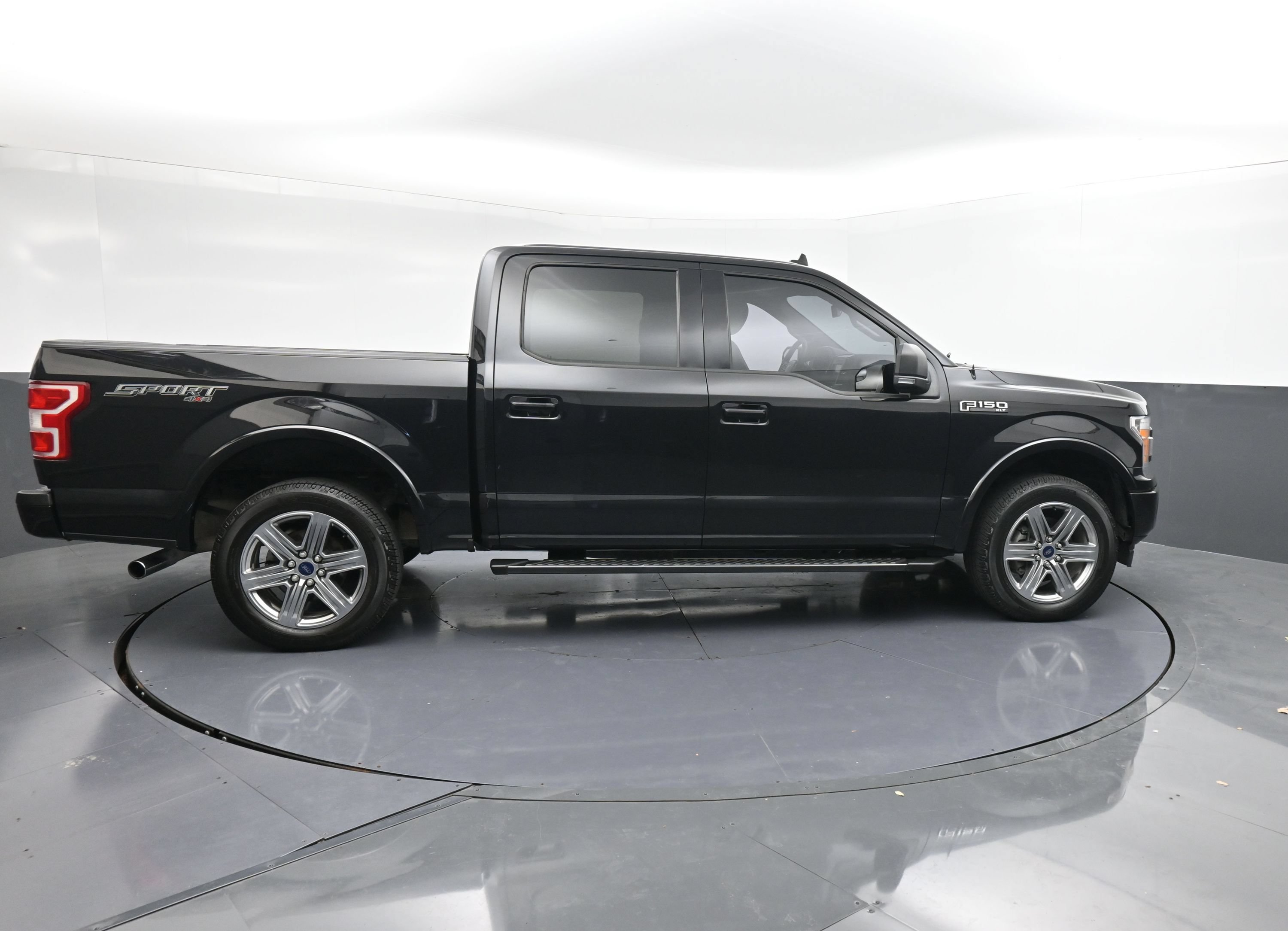 Used 2019 Ford F150 XLT w/ Equipment Group 302A Luxury AWD/4WD image 9
