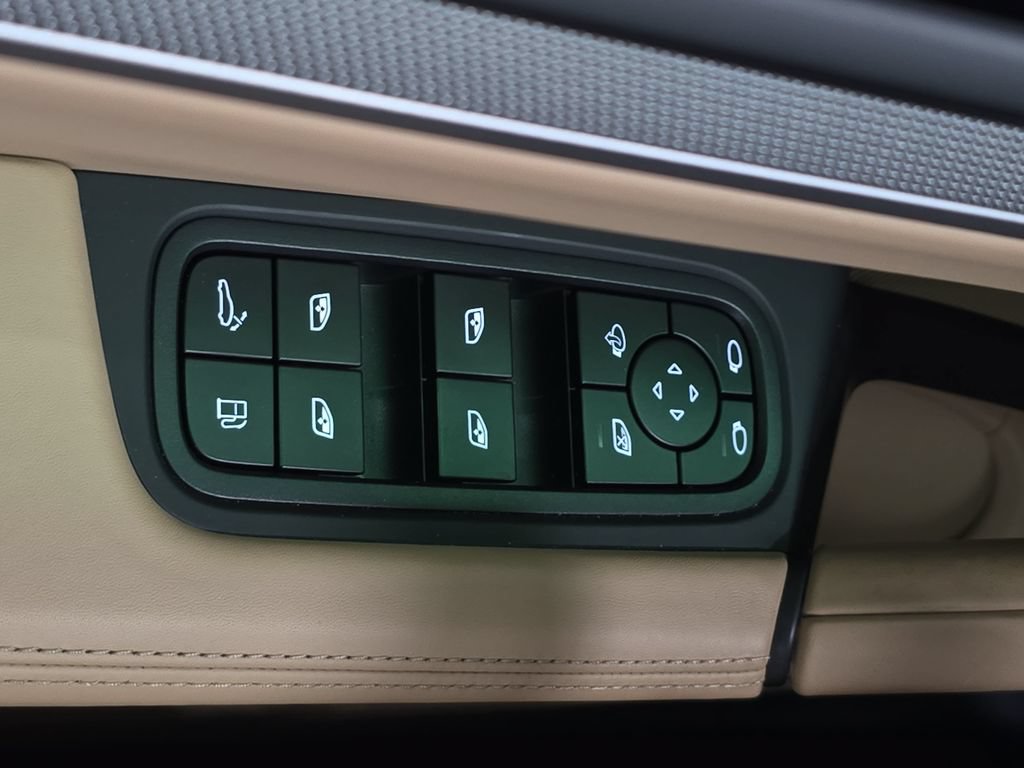 Certified 2024 Porsche Cayenne Coupe AWD/4WD image 21