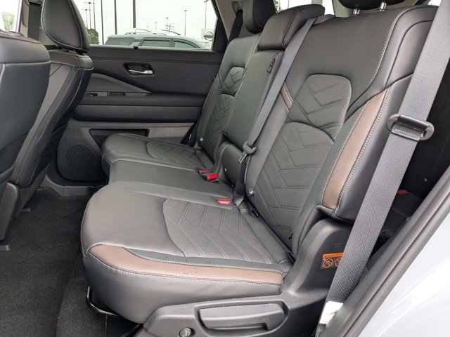 New 2025 Nissan Pathfinder Platinum w/ Black Appearance Package image 15