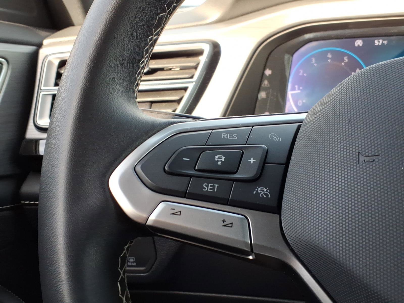 Used 2025 Volkswagen Atlas Cross Sport SE image 22