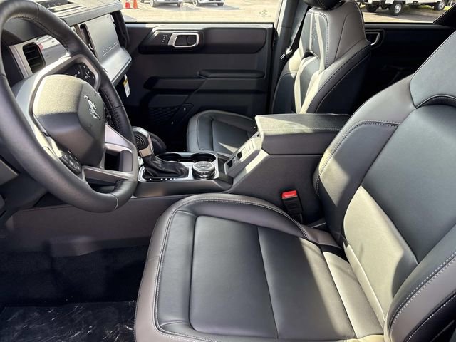 New 2025 Ford Bronco Outer Banks w/ Sasquatch Package AWD/4WD image 24