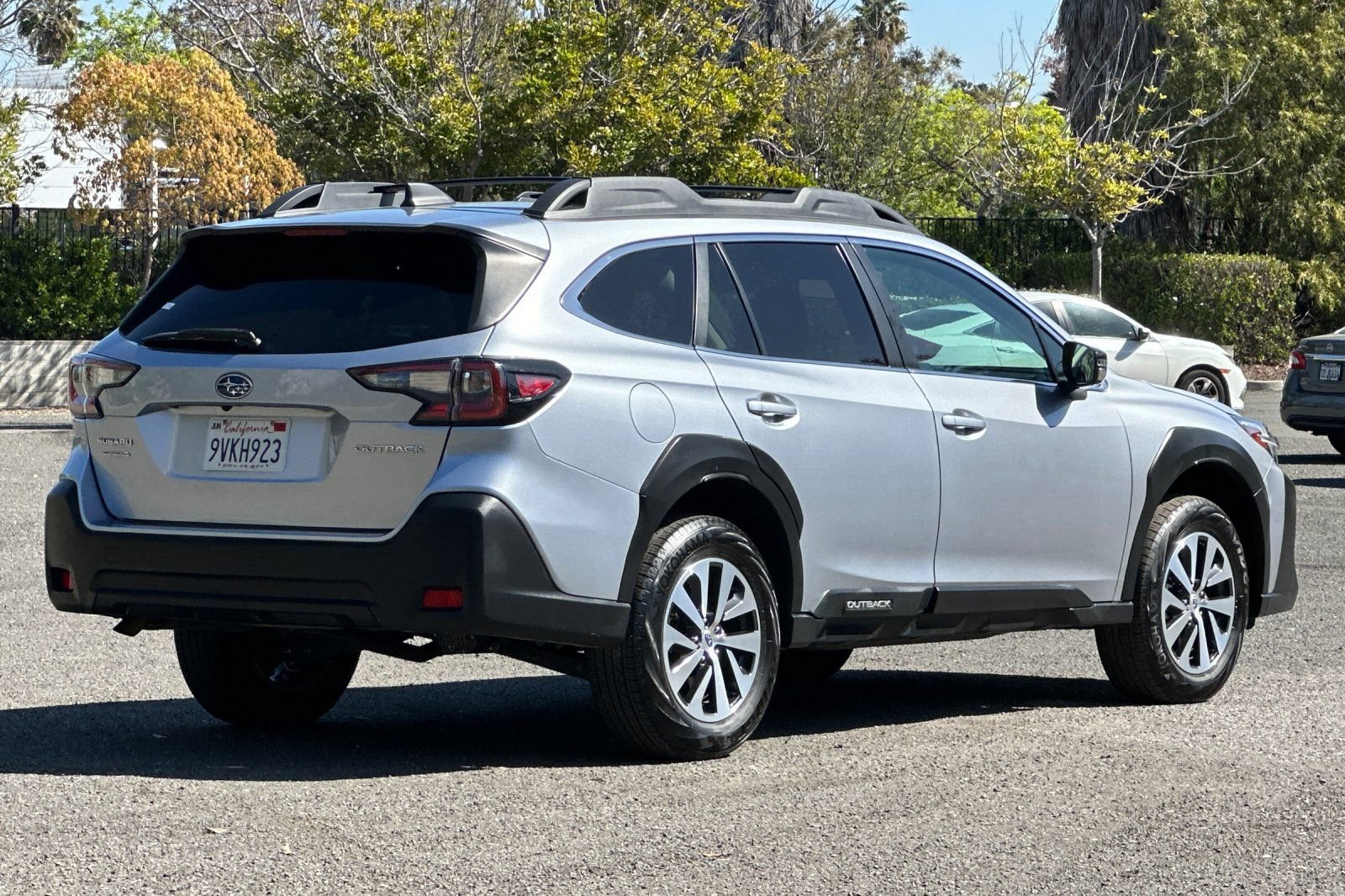 Used 2024 Subaru Outback Premium AWD/4WD image 4