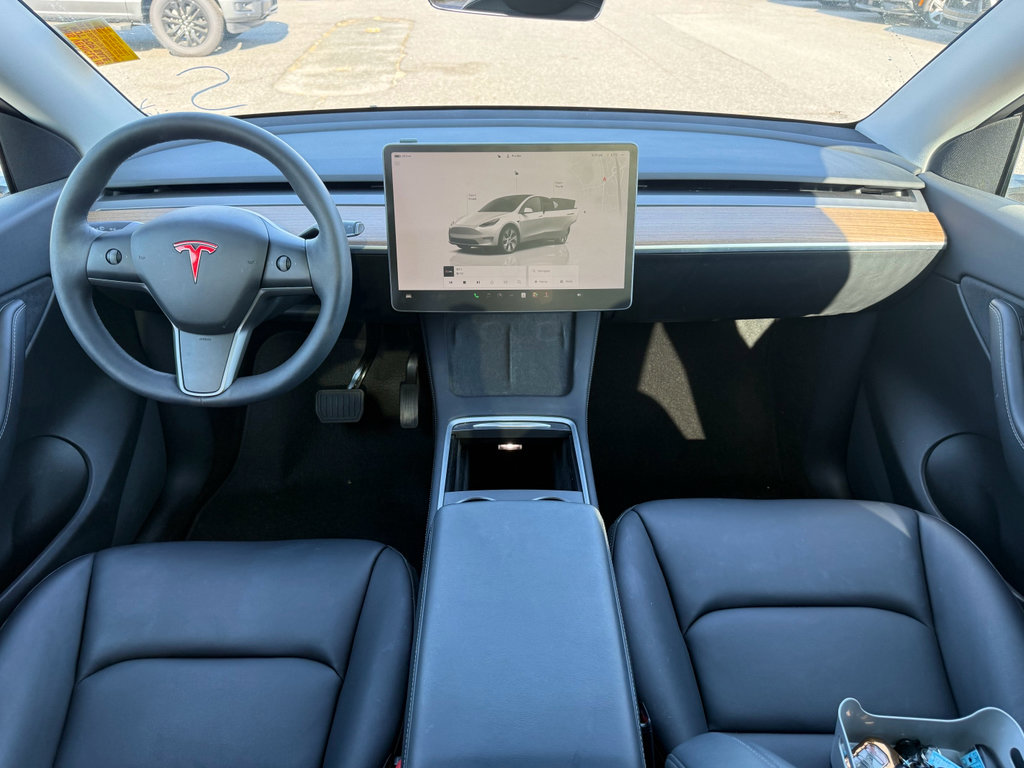Used 2022 Tesla Model Y Long Range image 11