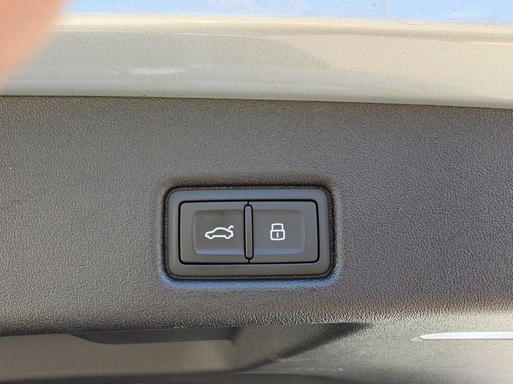 Used 2025 Audi Q5 Premium w/ Convenience Package AWD/4WD image 23