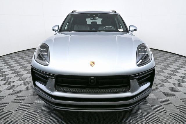 Certified 2026 Porsche Macan AWD/4WD image 34