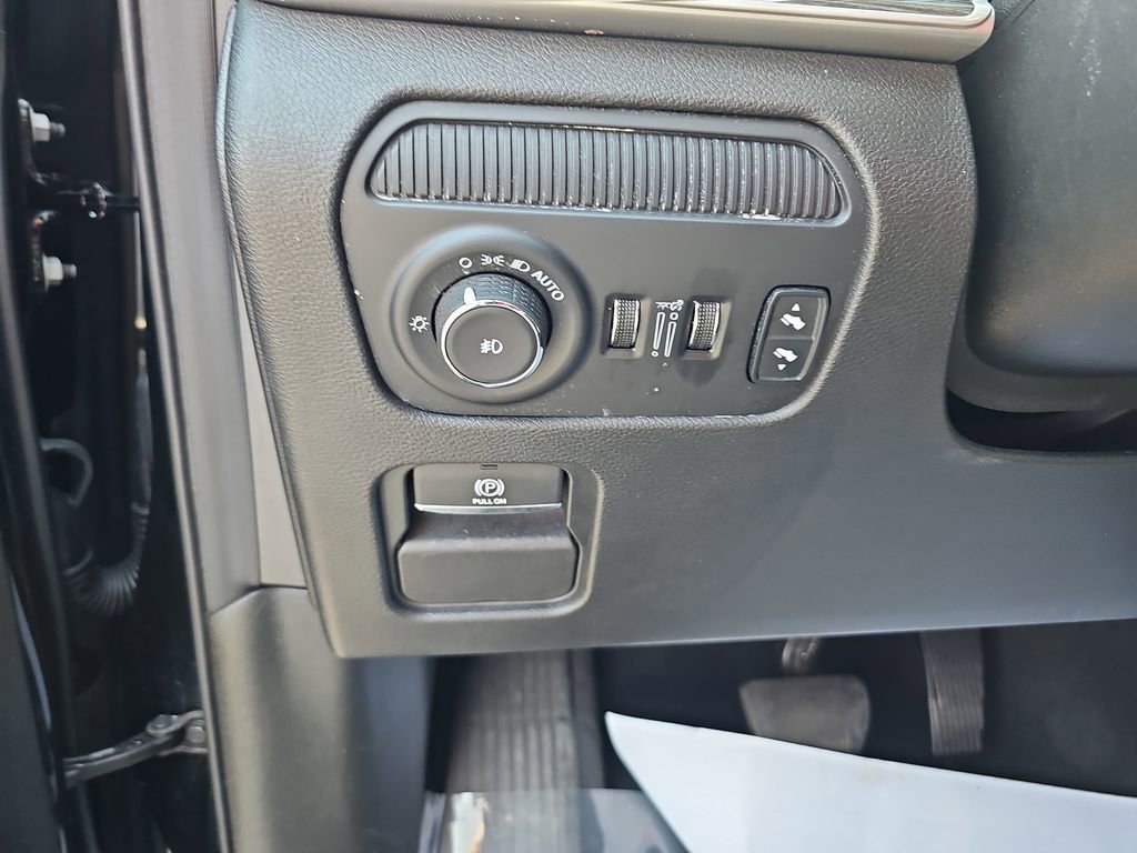 Used 2024 Jeep Wagoneer L Series II w/ Flexible Seating Group image 31