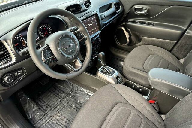 Used 2022 Jeep Renegade Latitude AWD/4WD image 10