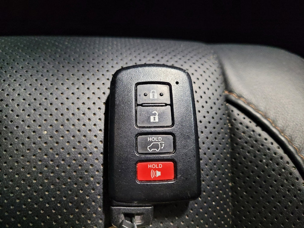 Used 2019 Toyota Highlander Limited image 32