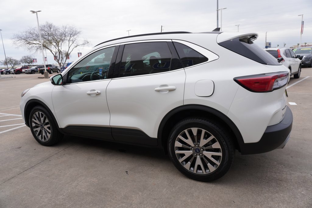 Certified 2022 Ford Escape Titanium image 4