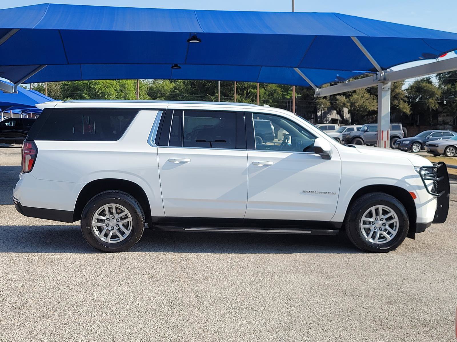 Used 2023 Chevrolet Suburban LS RWD image 7