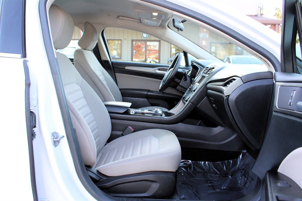 Used 2018 Ford Fusion S image 16
