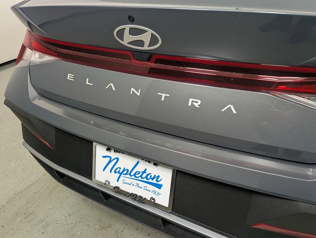 New 2026 Hyundai Elantra SE FWD image 8