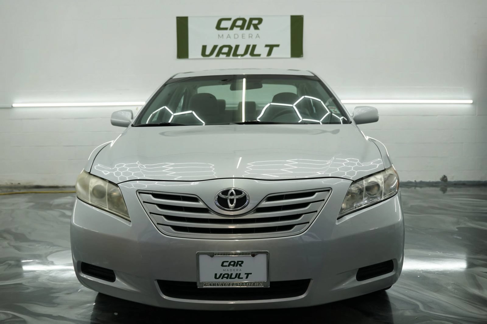Used 2009 Toyota Camry LE FWD image 2