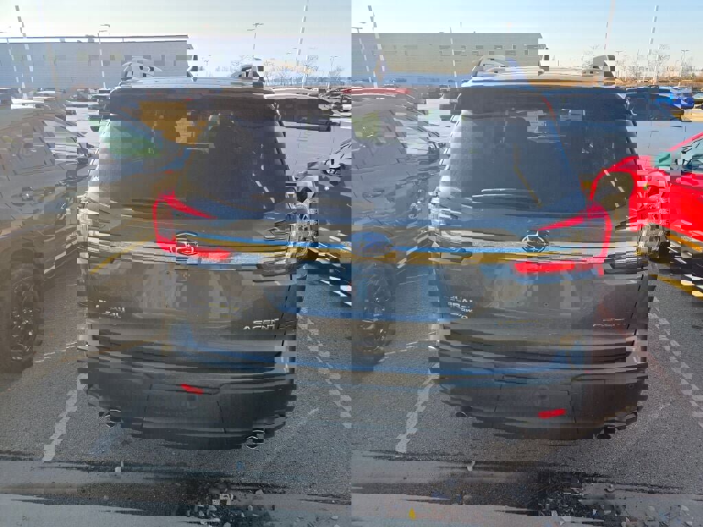 Used 2024 Subaru Ascent Premium w/ Convenience Package image 4