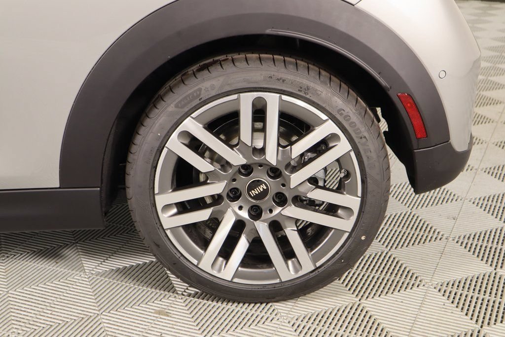 New 2025 MINI Cooper 2-Door Hardtop FWD image 19