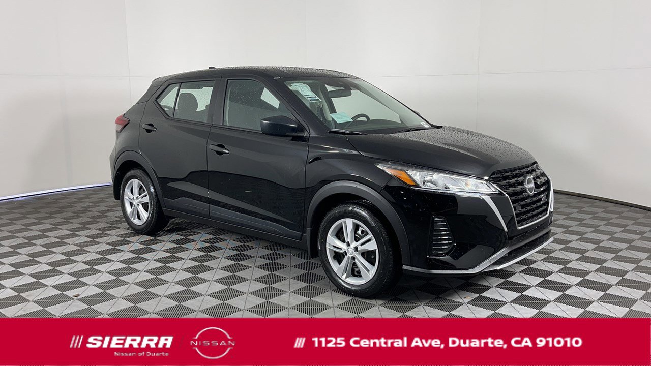 New 2025 Nissan Kicks Play S