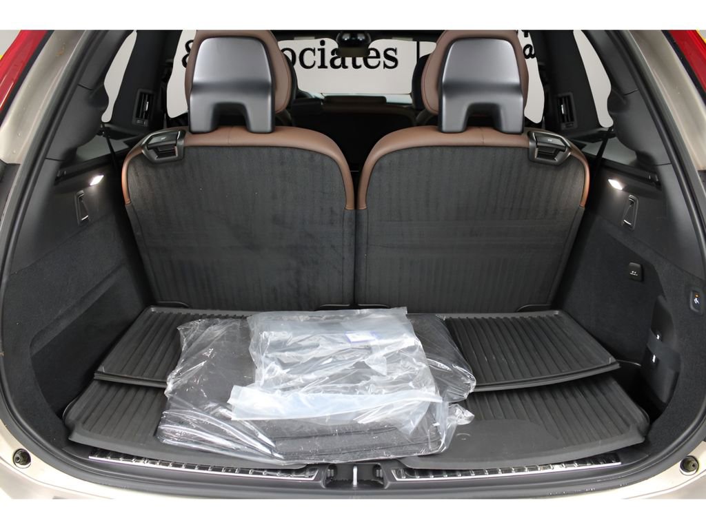 Used 2023 Volvo XC90 B5 Plus w/ Protection Package Premier image 28