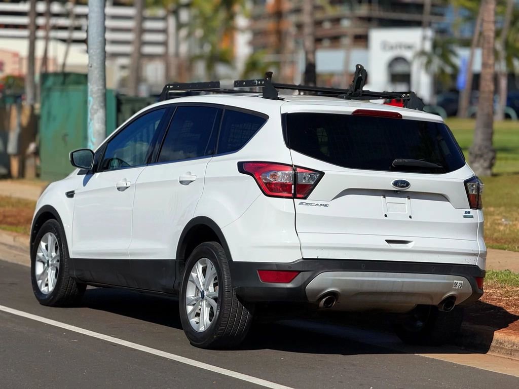 Used 2018 Ford Escape SE w/ Ford Safe & Smart Package image 3