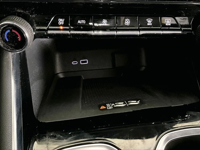 Used 2025 Chevrolet Traverse LT FWD image 26