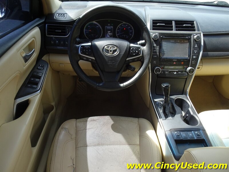 Used 2017 Toyota Camry XLE w/ Moonroof Package FWD image 12