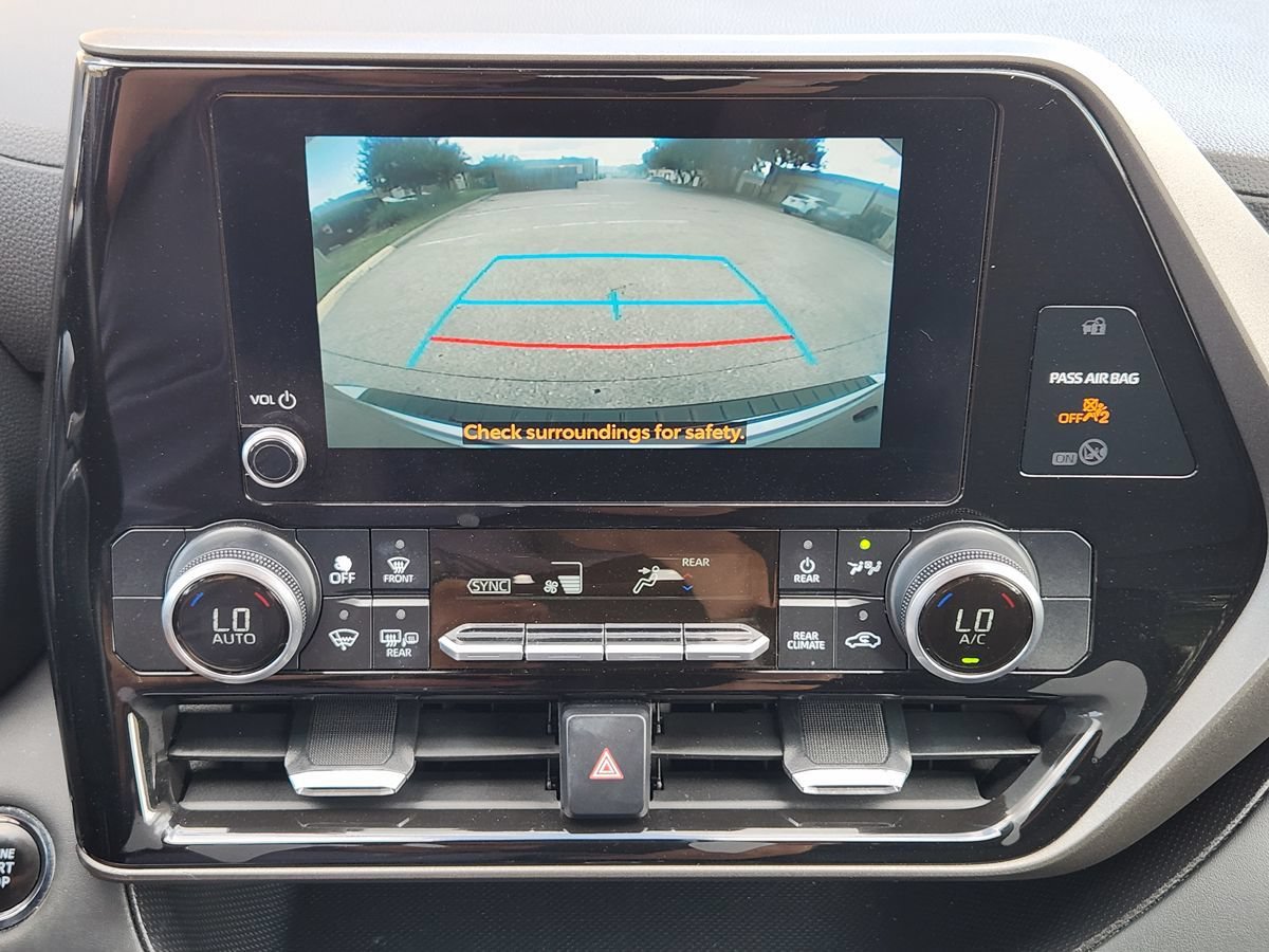 Used 2023 Toyota Highlander LE FWD image 38