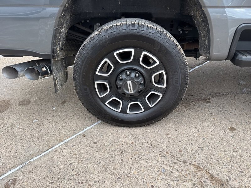 Used 2023 Ford F350 Platinum image 9