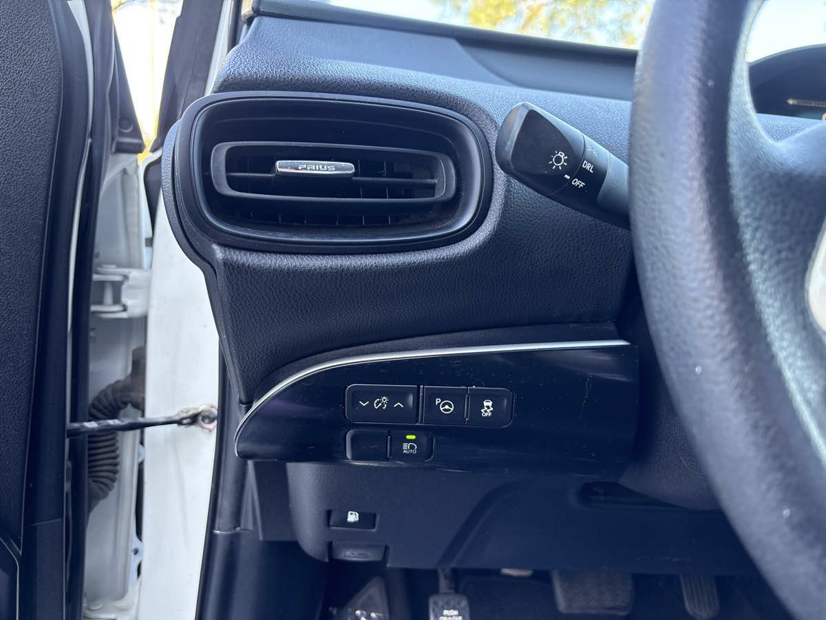 Used 2018 Toyota Prius Two w/ Prius Two Safety Plus Package FWD image 20