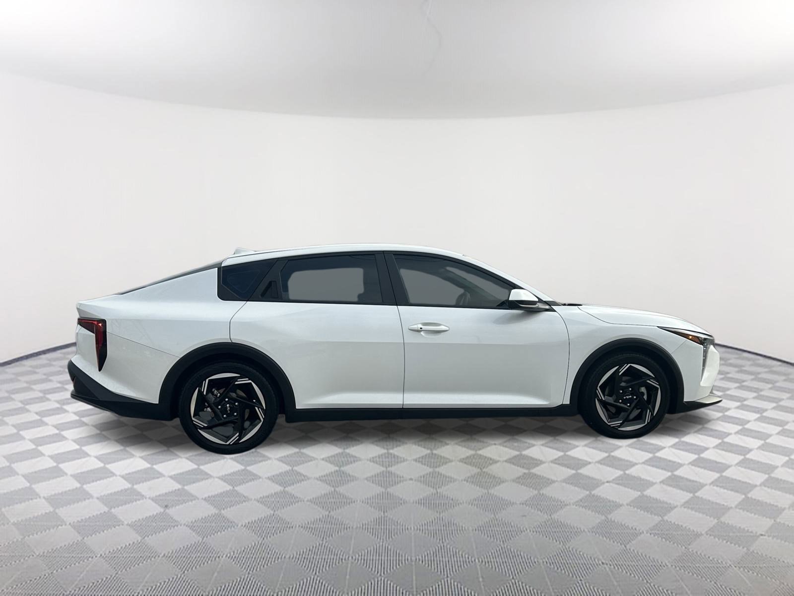 Used 2025 Kia K4 EX image 6