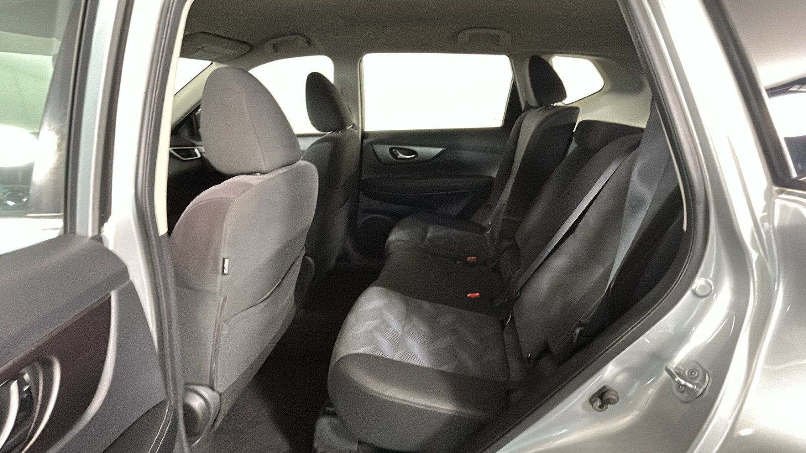 Used 2016 Nissan Rogue S AWD/4WD image 31