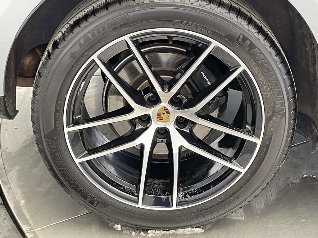 Certified 2022 Porsche Macan image 13