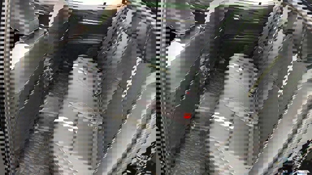 Used 2025 Toyota Camry SE w/ Convenience Package image 18