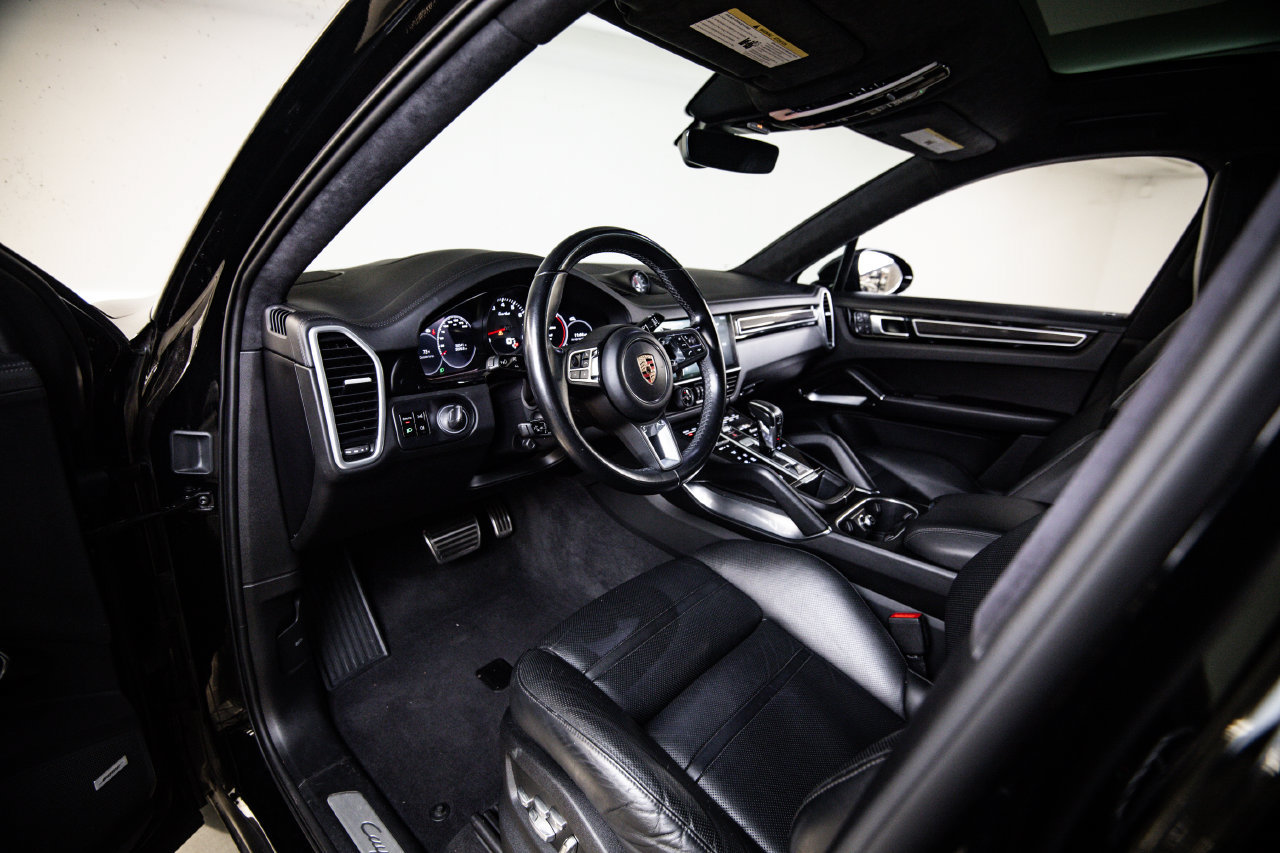 Certified 2020 Porsche Cayenne Turbo AWD/4WD image 4