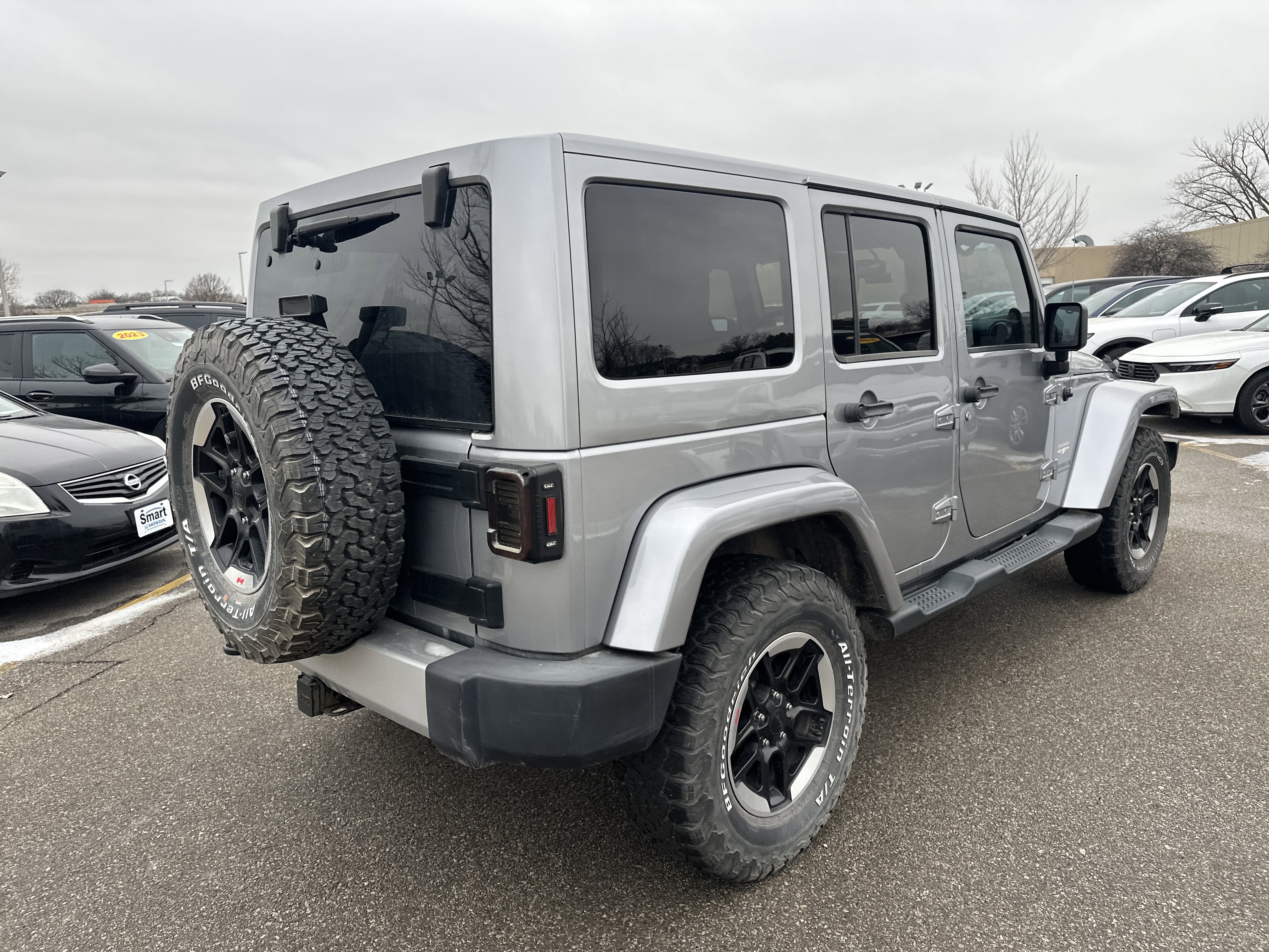 Used 2013 Jeep Wrangler Unlimited Sahara w/ Connectivity Group image 7