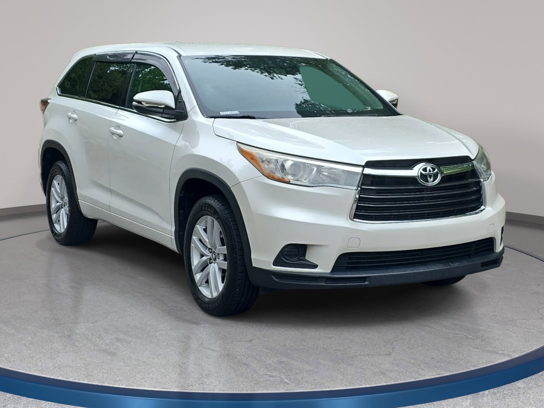 Used 2016 Toyota Highlander LE FWD image 3