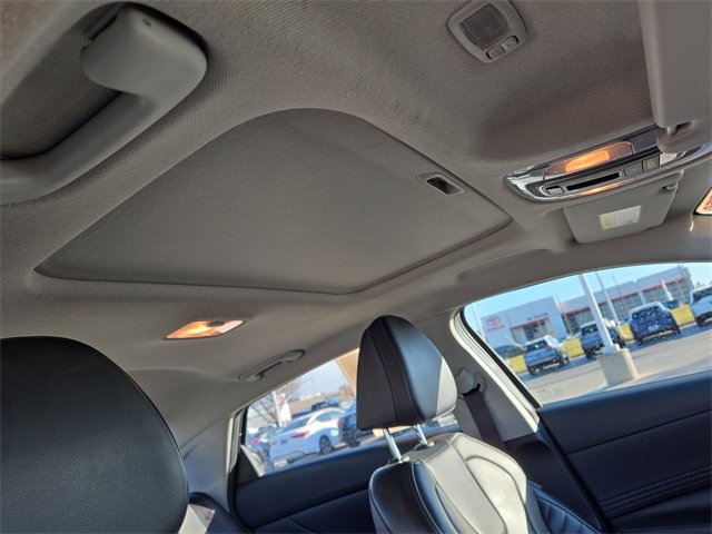 Used 2024 Hyundai Elantra Limited image 16