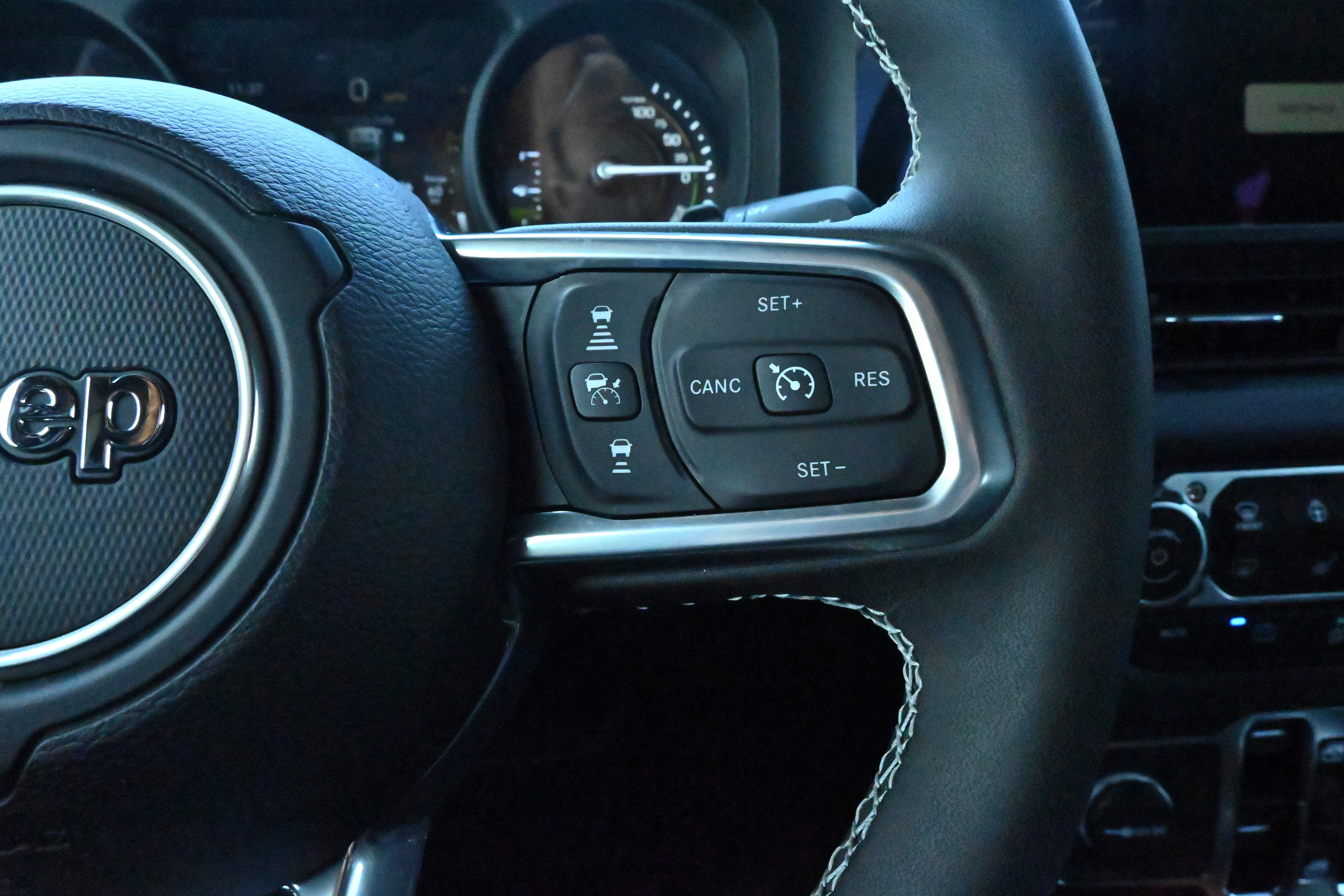 Used 2025 Jeep Wrangler Sahara w/ Safety Group image 32