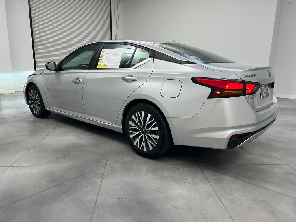 Used 2024 Nissan Altima 2.5 SV FWD image 6