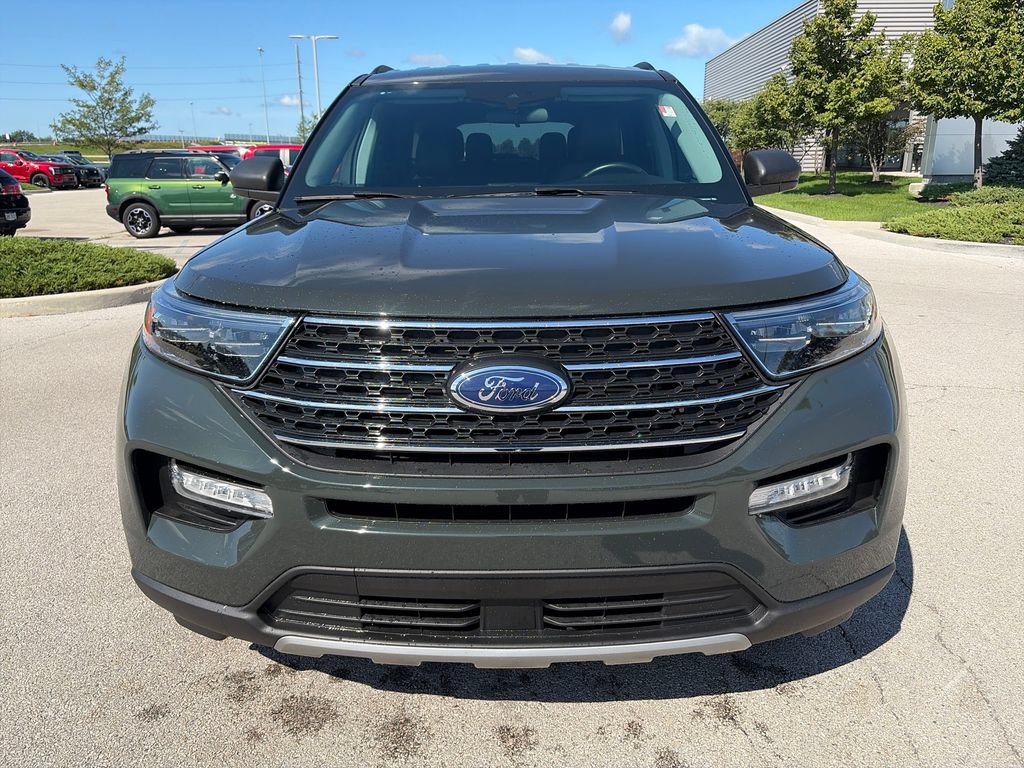 Used 2024 Ford Explorer XLT w/ Equipment Group 202A AWD/4WD image 2