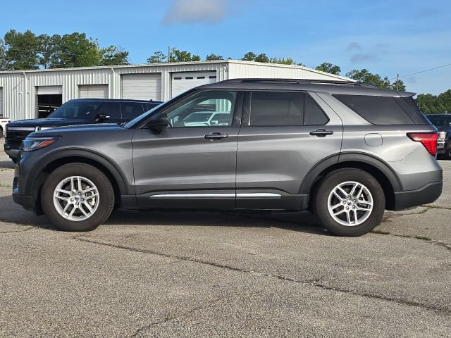 Used 2025 Ford Explorer Active w/ Active Comfort Package RWD image 2