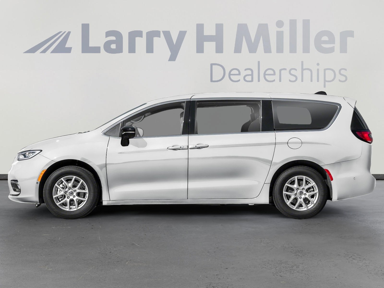 New 2026 Chrysler Pacifica Limited w/ S Appearance Package image 4