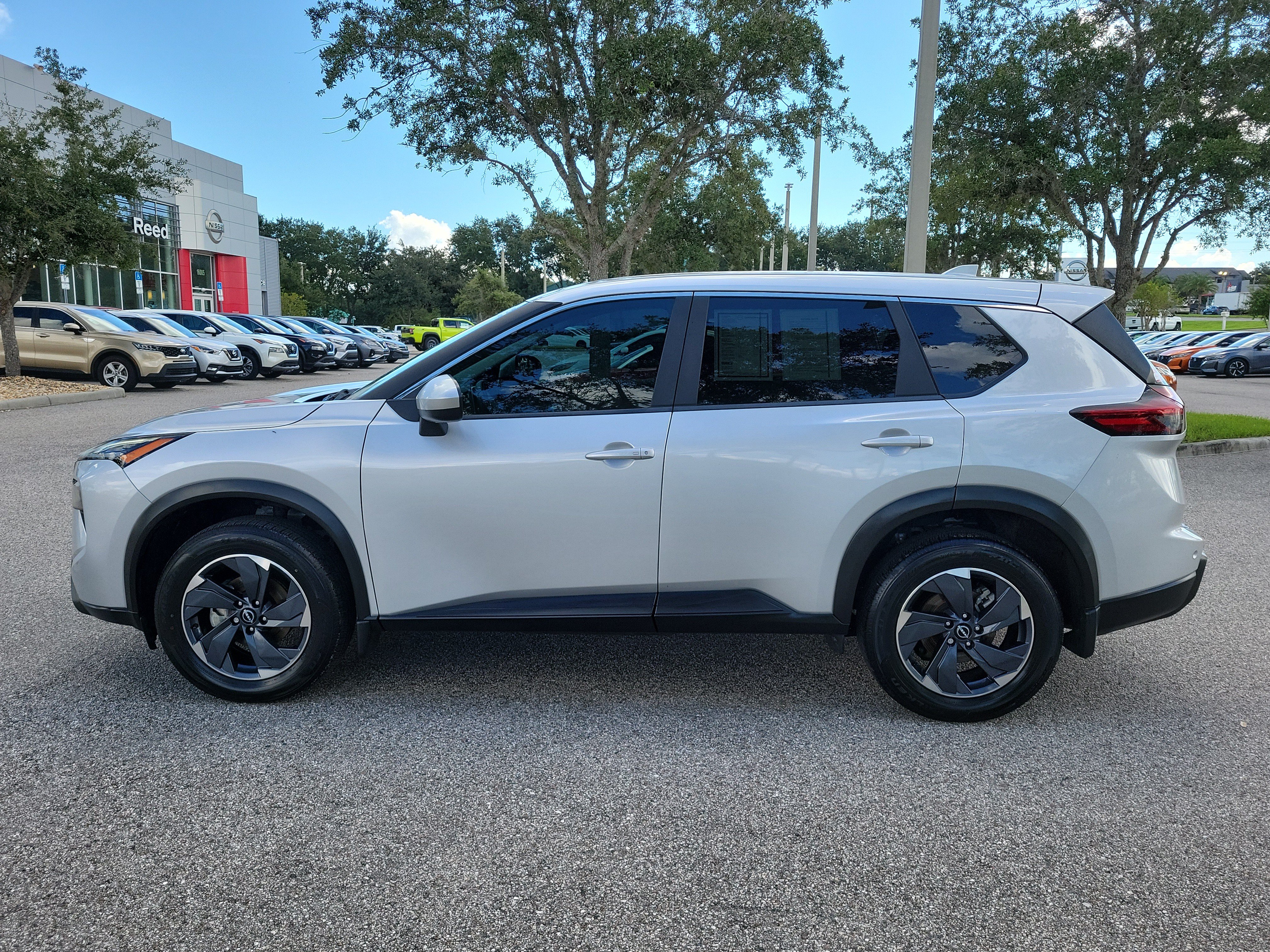 Certified 2024 Nissan Rogue SV FWD image 9