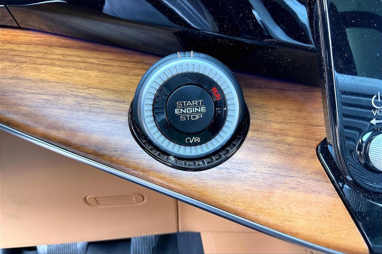 Used 2022 Jeep Grand Wagoneer Series III image 30