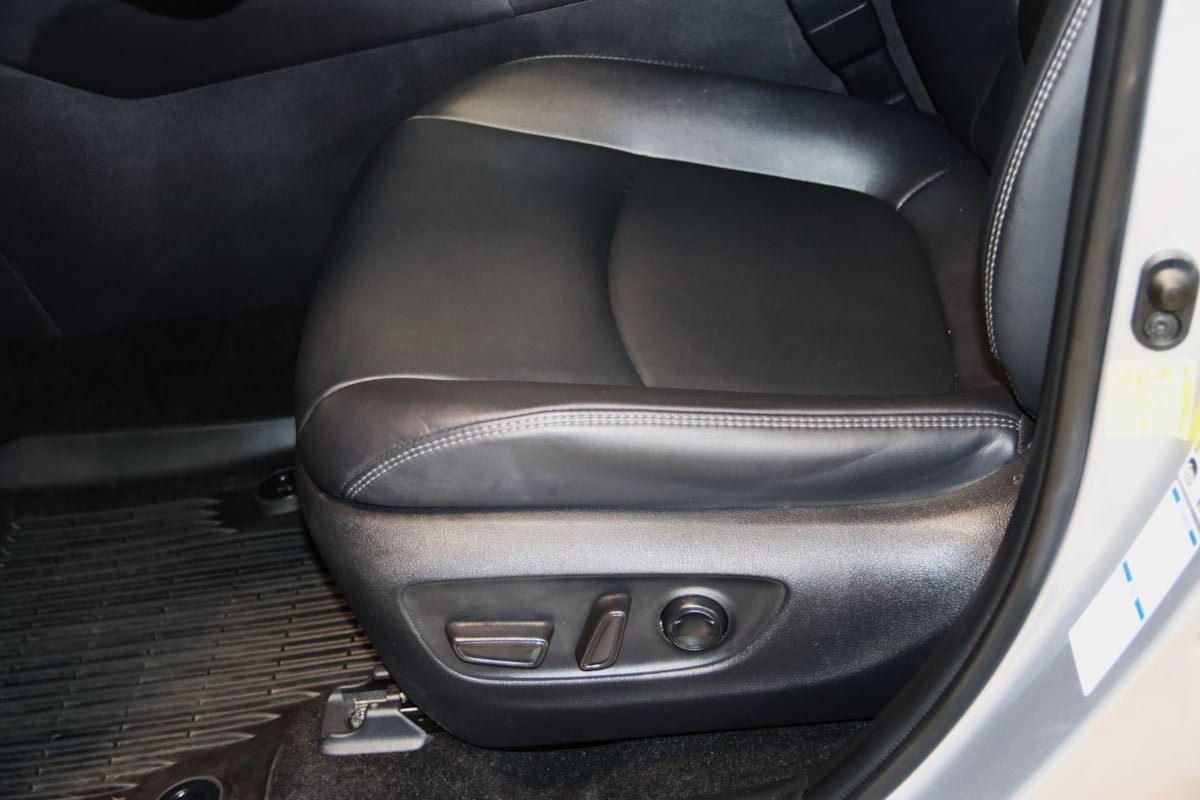 Used 2022 Toyota RAV4 XLE Premium AWD/4WD image 32