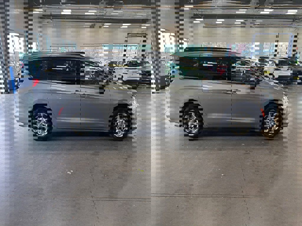 Used 2021 Chrysler Voyager Lxi image 6