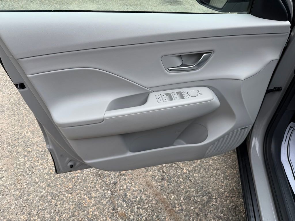 Used 2024 Hyundai Kona Limited FWD image 11