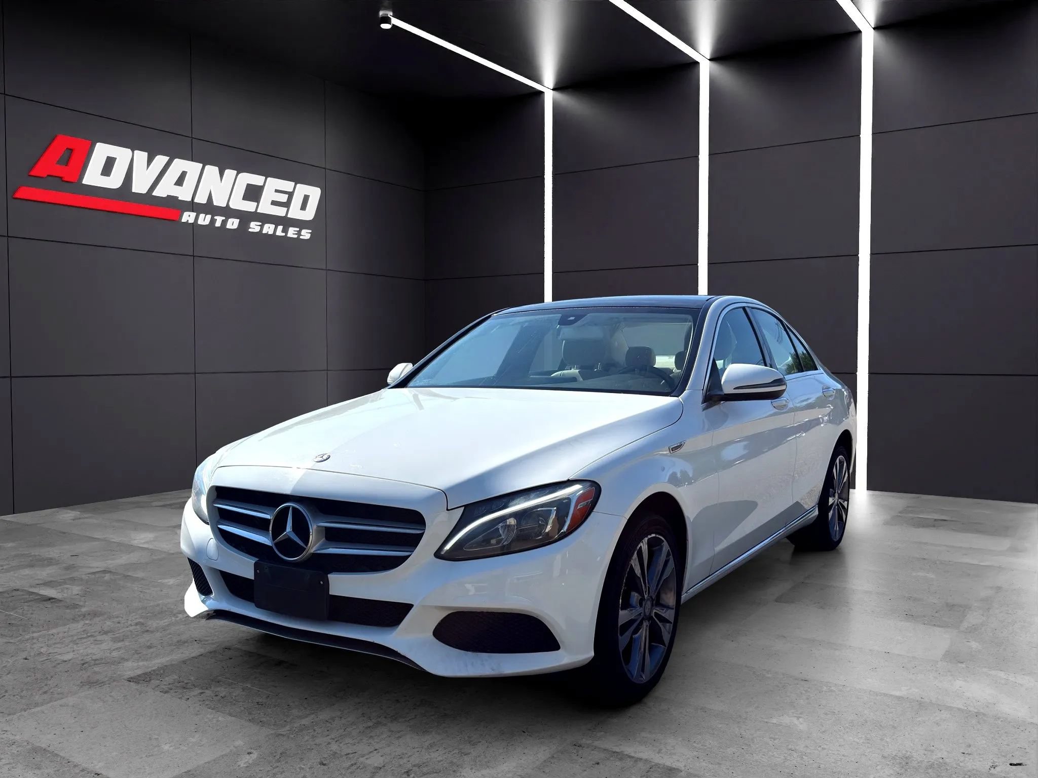Used 2017 Mercedes-Benz C 300 4MATIC Sedan image 4