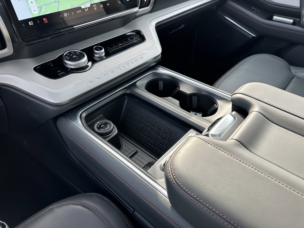 Used 2025 Ford Expedition Active image 36