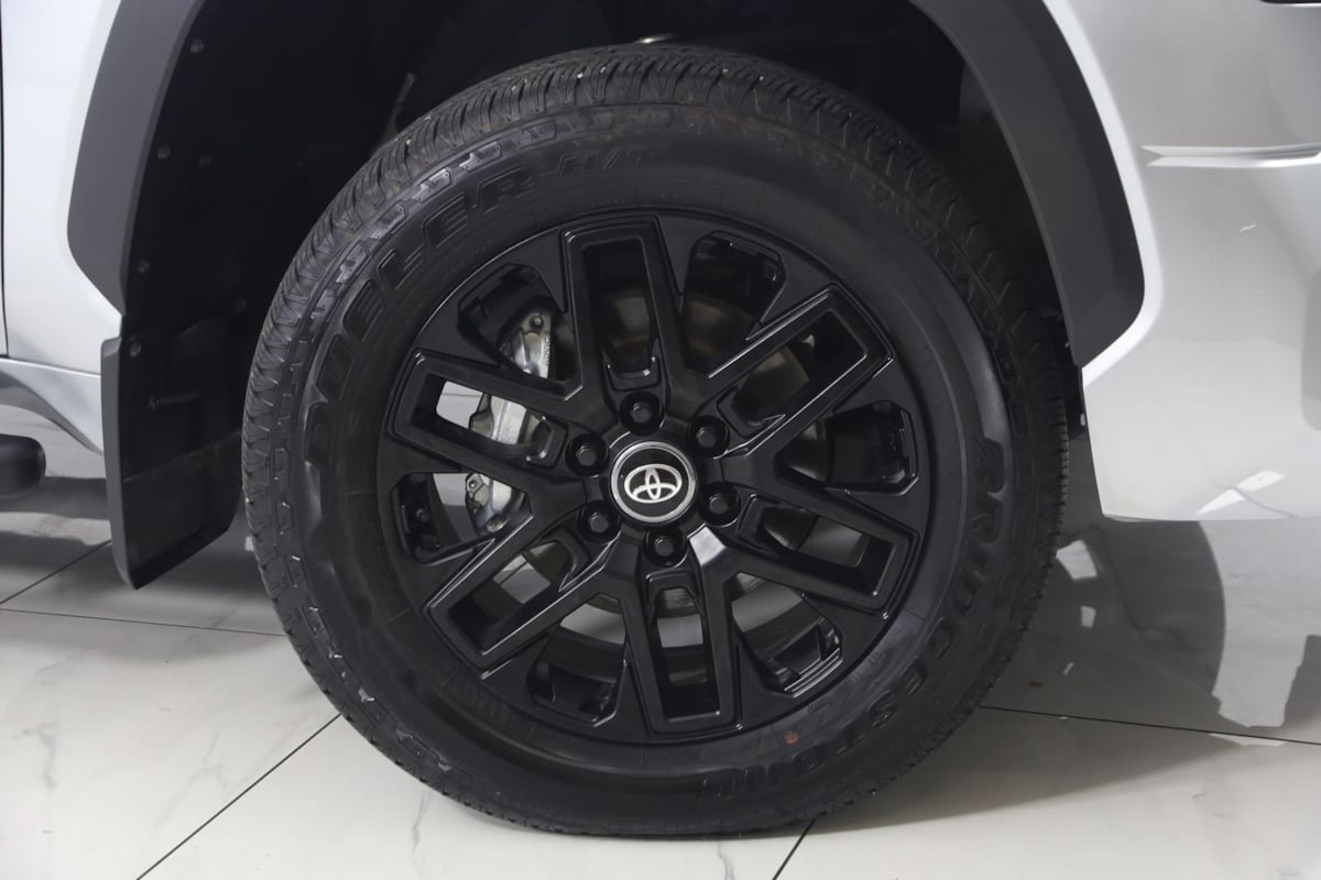 Used 2025 Toyota Tundra Limited AWD/4WD image 16