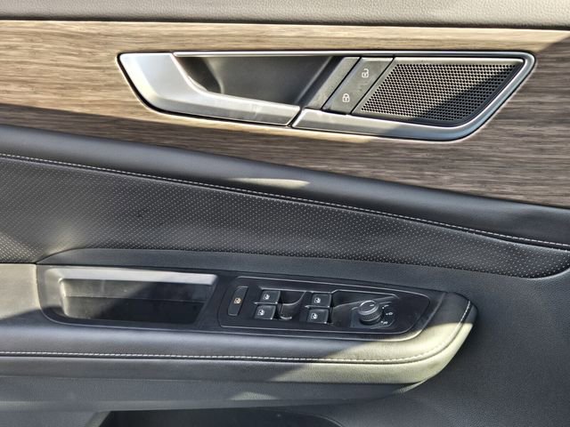 Certified 2025 Volkswagen Atlas SEL image 30